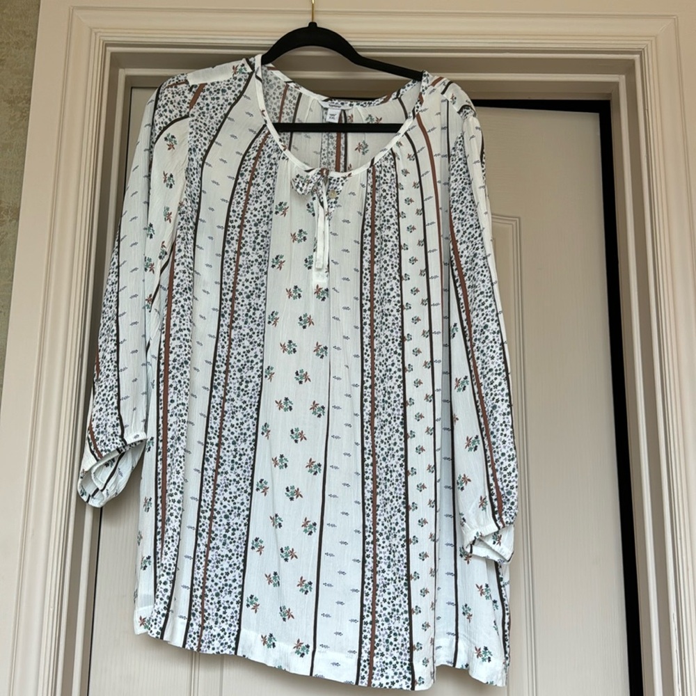 Multicolored blouse. 3/4 open sleeves